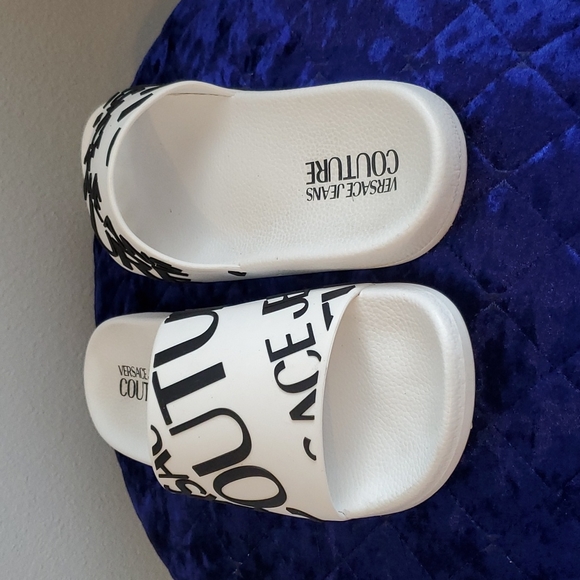 Authentic Versace Pool Slides - Picture 4 of 12